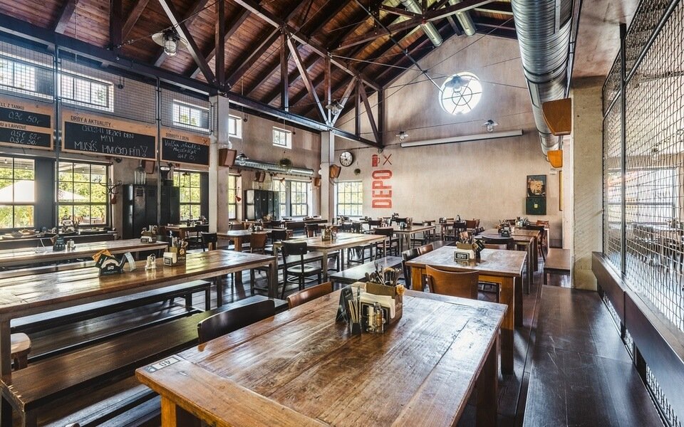 Restaurace DEPO, Český Krumlov – interiér s nábytkem GS Furniture, foto 2