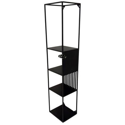 Unikátní kovový regál s hladkým, moderním povrchem, ideální pro minimalistický design.