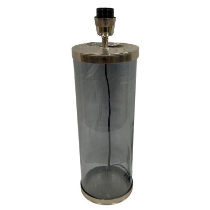 Lampa se skleněnou podstavou v podobě elegantního válce.