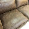Velká rohová pohovka holandské výroby, potažená kůží v barvě Tanganica, s pravým orientovaným rohem, přináší pohodlí a styl do každého interiéru.
