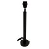 Kovová minimalistická lampa s čistými liniemi a moderním designem.