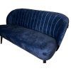 Designová lavice Bardot v sametové látce Adore Indigo. Tmavě modrý odstín dodá interiéru sofistikovanost a klidnou eleganci.
